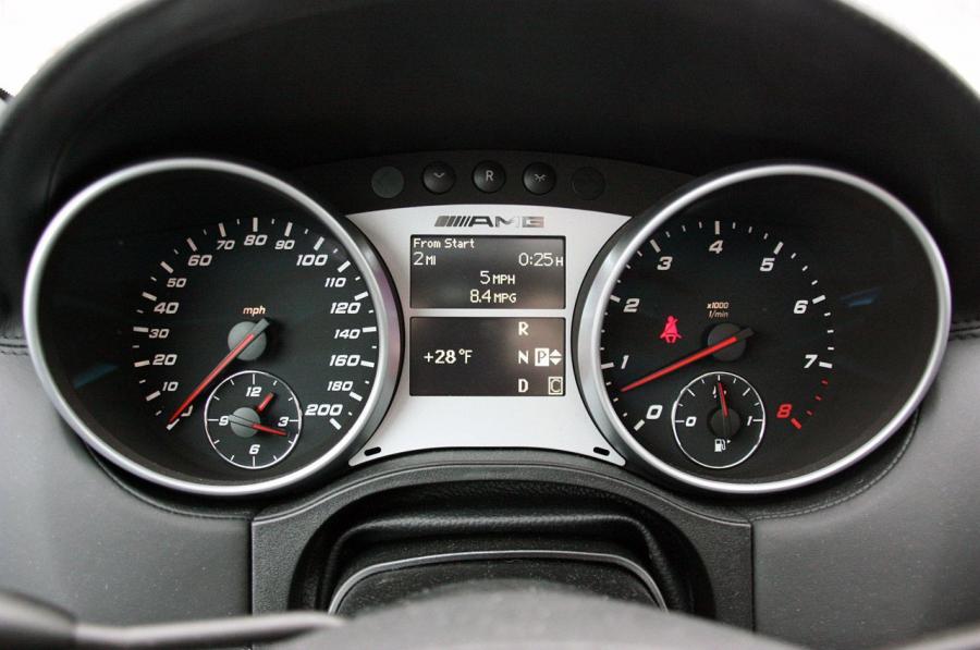  Mercedes-Benz ML63 AMG 2011 года  (фото 27 из 81)